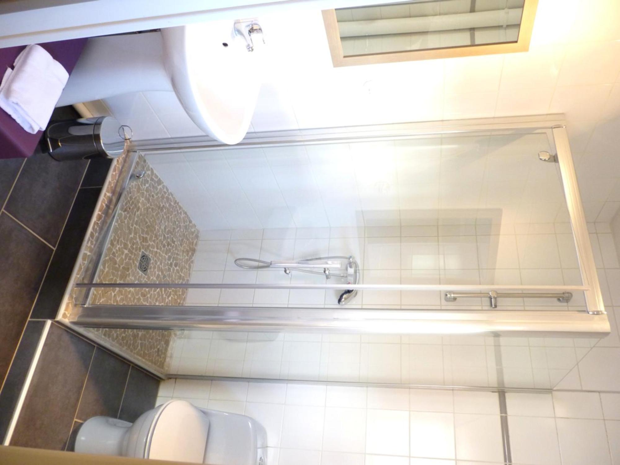 Hotel-Restaurant La P'Tite Auberge Lillebonne Ngoại thất bức ảnh