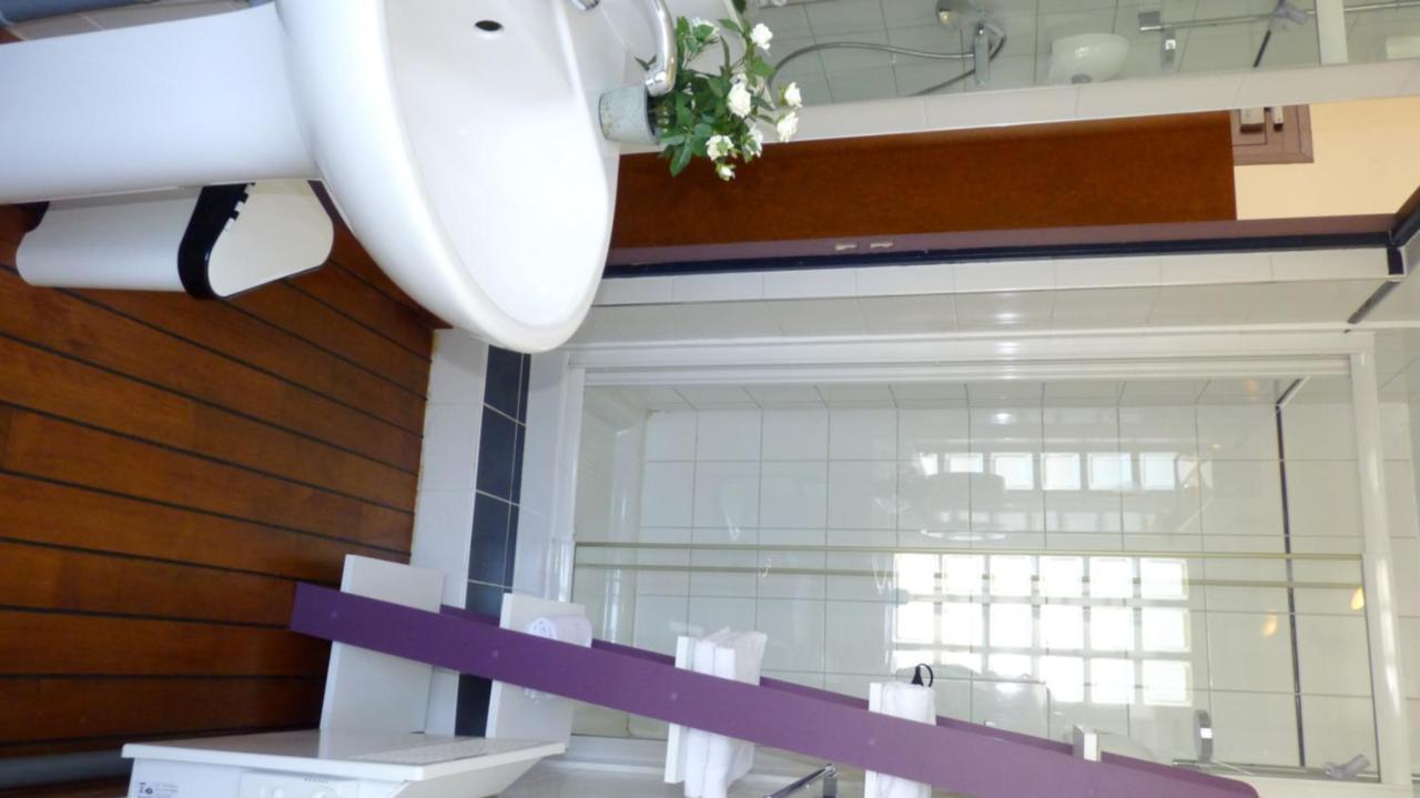 Hotel-Restaurant La P'Tite Auberge Lillebonne Ngoại thất bức ảnh