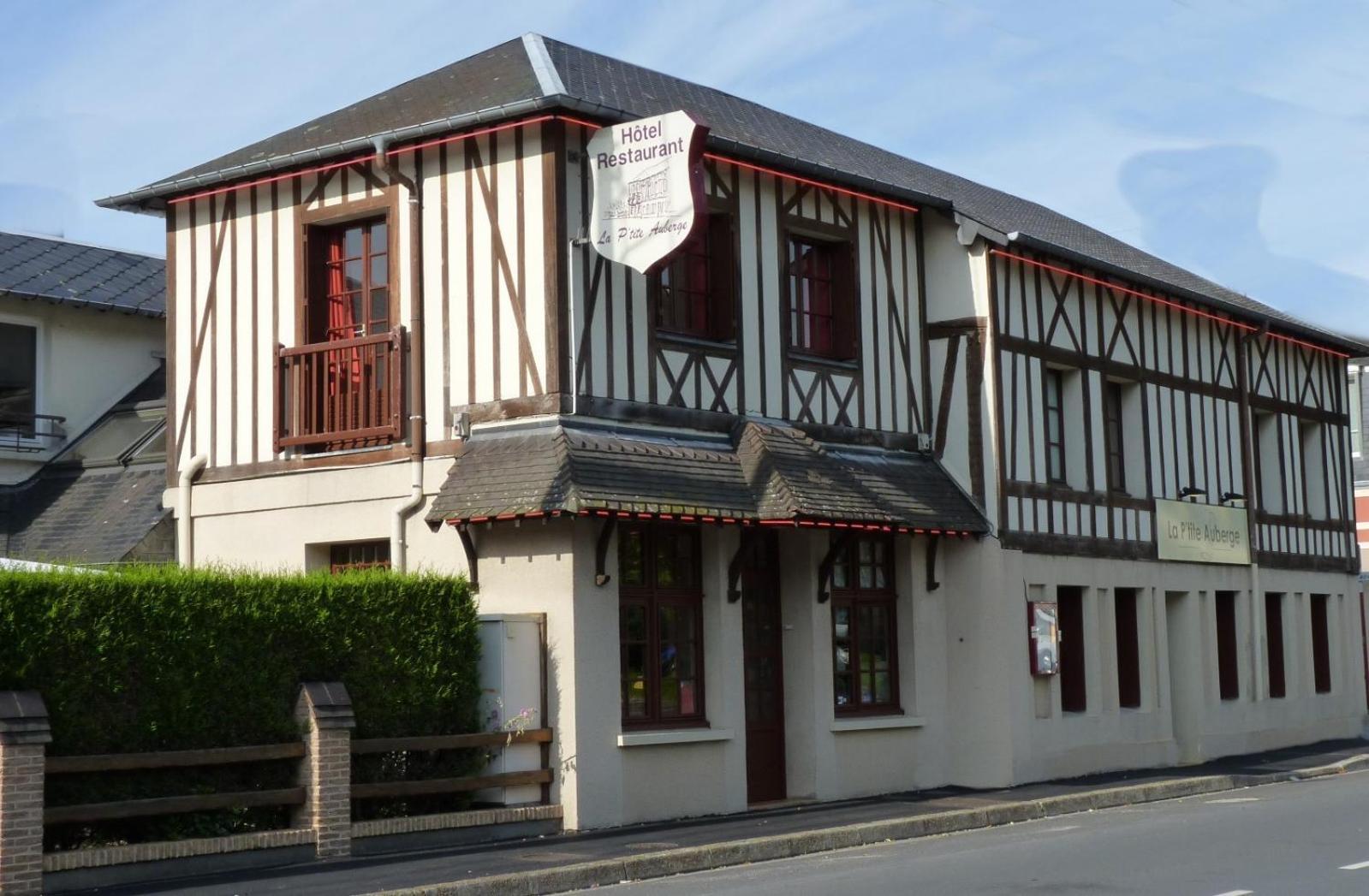 Hotel-Restaurant La P'Tite Auberge Lillebonne Ngoại thất bức ảnh