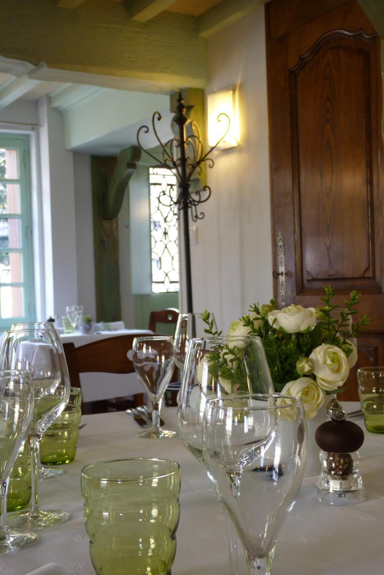 Hotel-Restaurant La P'Tite Auberge Lillebonne Ngoại thất bức ảnh