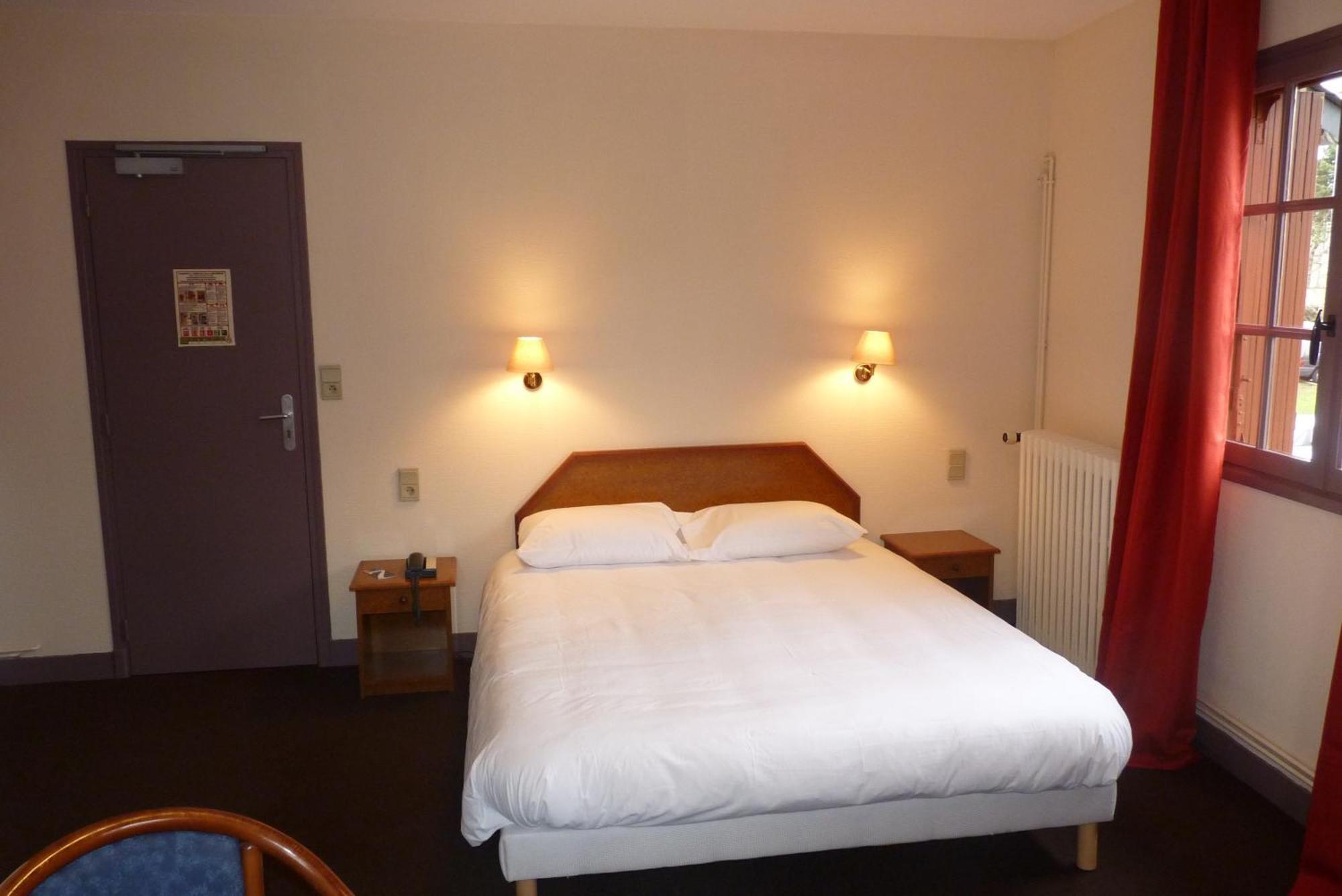 Hotel-Restaurant La P'Tite Auberge Lillebonne Ngoại thất bức ảnh
