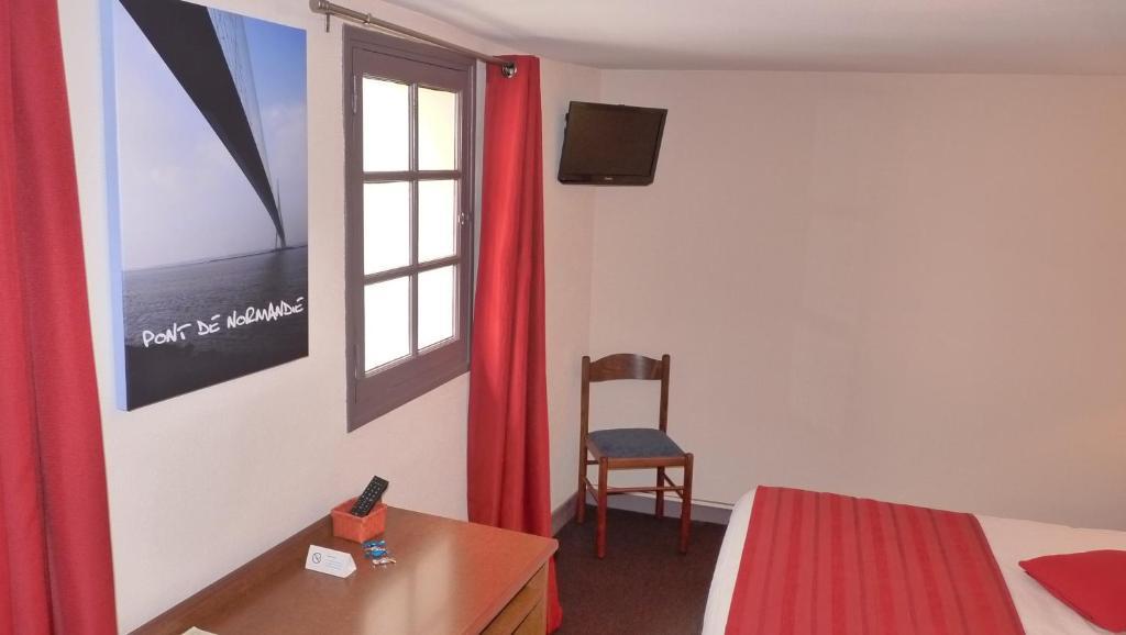 Hotel-Restaurant La P'Tite Auberge Lillebonne Phòng bức ảnh