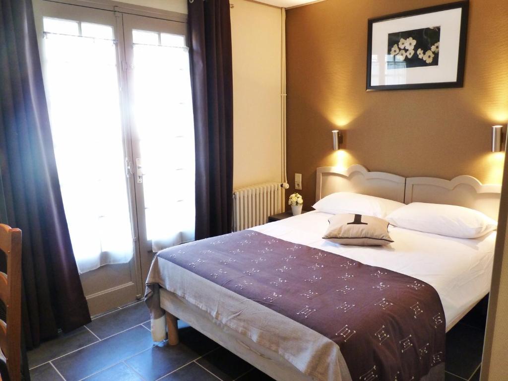 Hotel-Restaurant La P'Tite Auberge Lillebonne Phòng bức ảnh