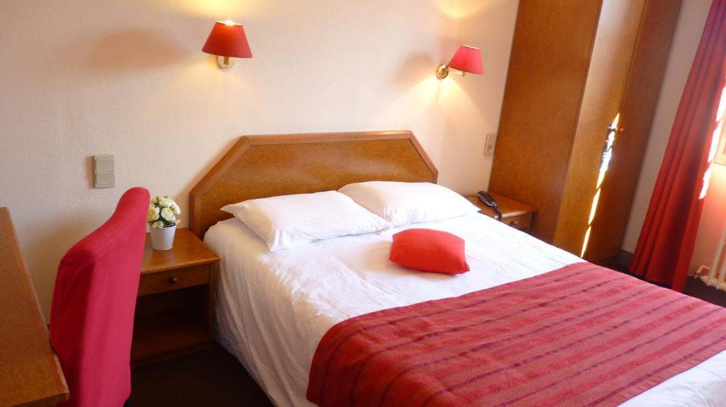 Hotel-Restaurant La P'Tite Auberge Lillebonne Phòng bức ảnh