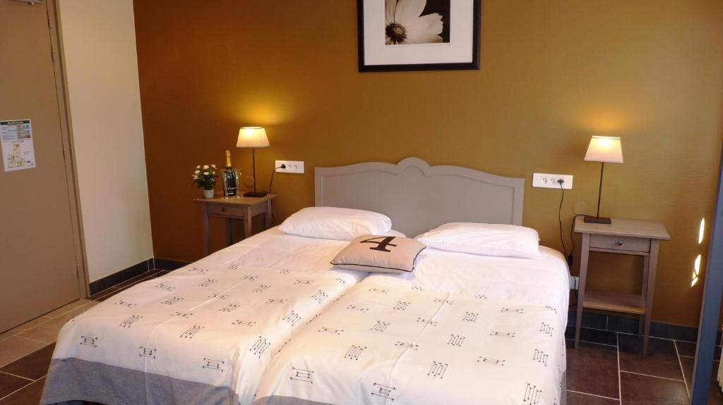 Hotel-Restaurant La P'Tite Auberge Lillebonne Phòng bức ảnh