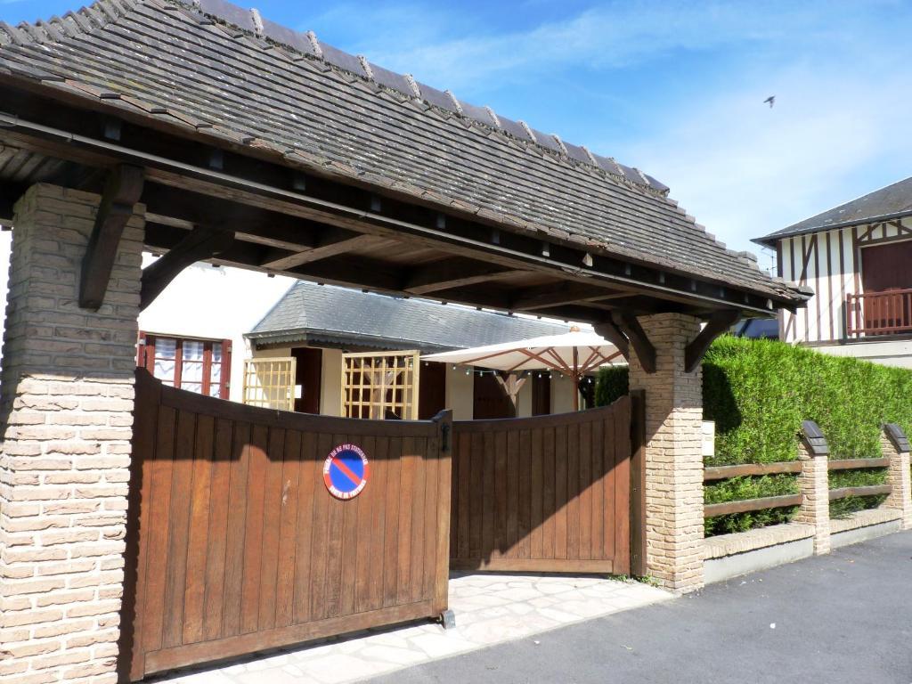 Hotel-Restaurant La P'Tite Auberge Lillebonne Ngoại thất bức ảnh